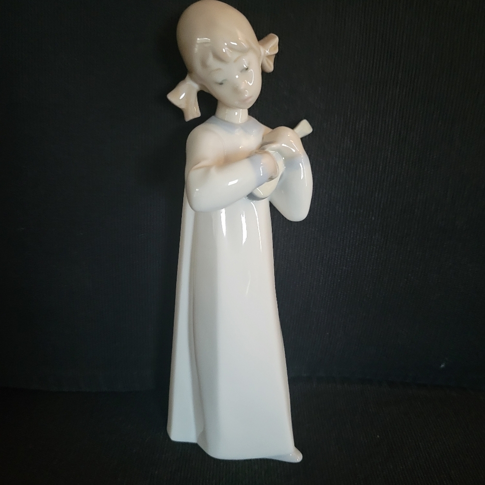 Lladro Girl with Guitar